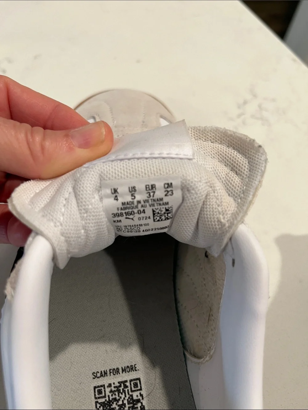 Puma White Sneakers with Black Formstripe and Gum Sole Big kids